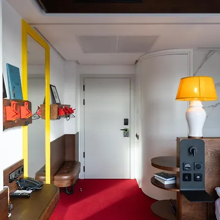 Hotel !fest Rynok Square *