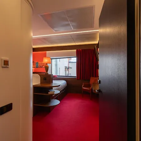 Hotel !fest Rynok Square *