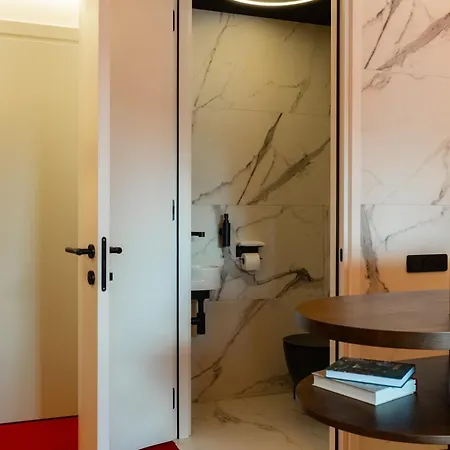 !fest Rynok Square Hotel *