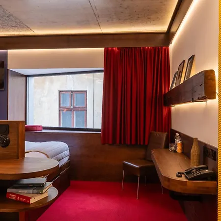 Hotel !fest Rynok Square *