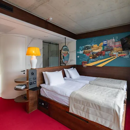 !fest Rynok Square Hotel *