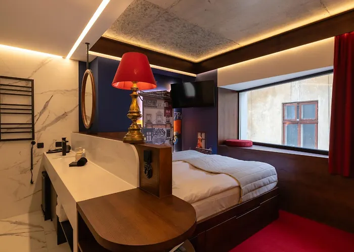 Hotel !fest Rynok Square *