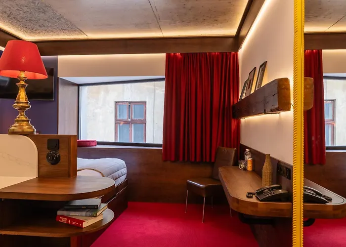 Hotel !fest Rynok Square *