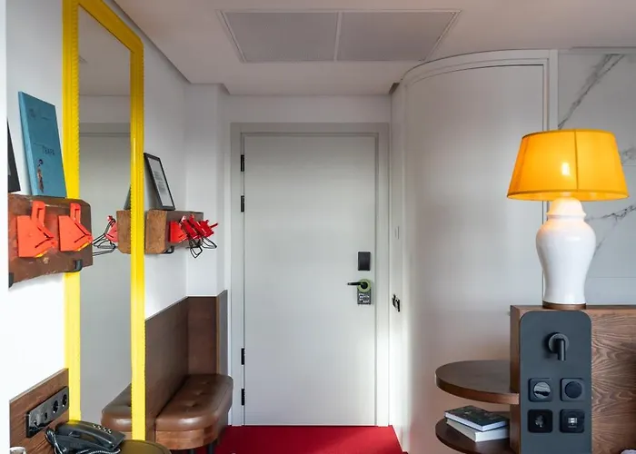 Hotel !fest Rynok Square *