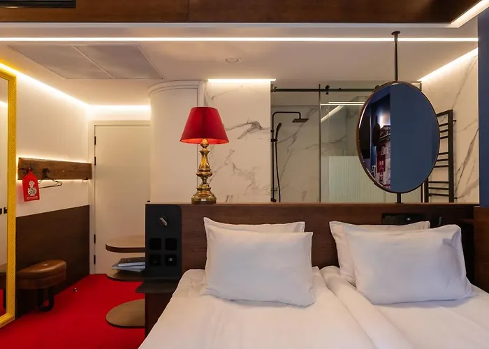 Hotel !fest Rynok Square Lvov