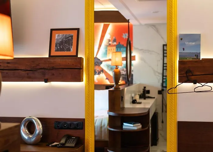 Отель !fest Rynok Square *